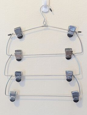 Vintage Rubbermaid Non-slip Metal Hanger